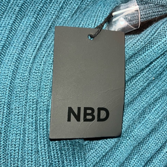 NBD Midori turtleneck cropped sweater shrug in teal ribbed knit material - Picture 4 of 4